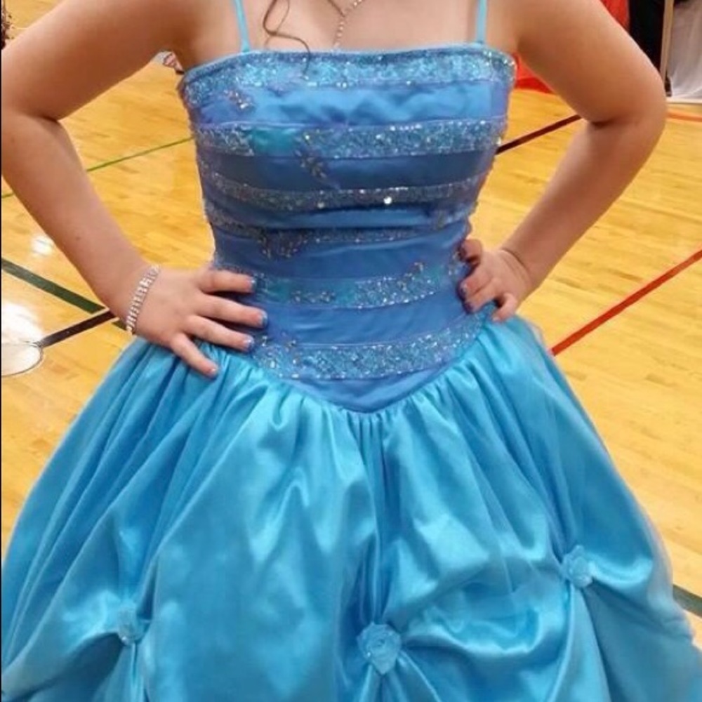 Dress - Picture 3 of 3